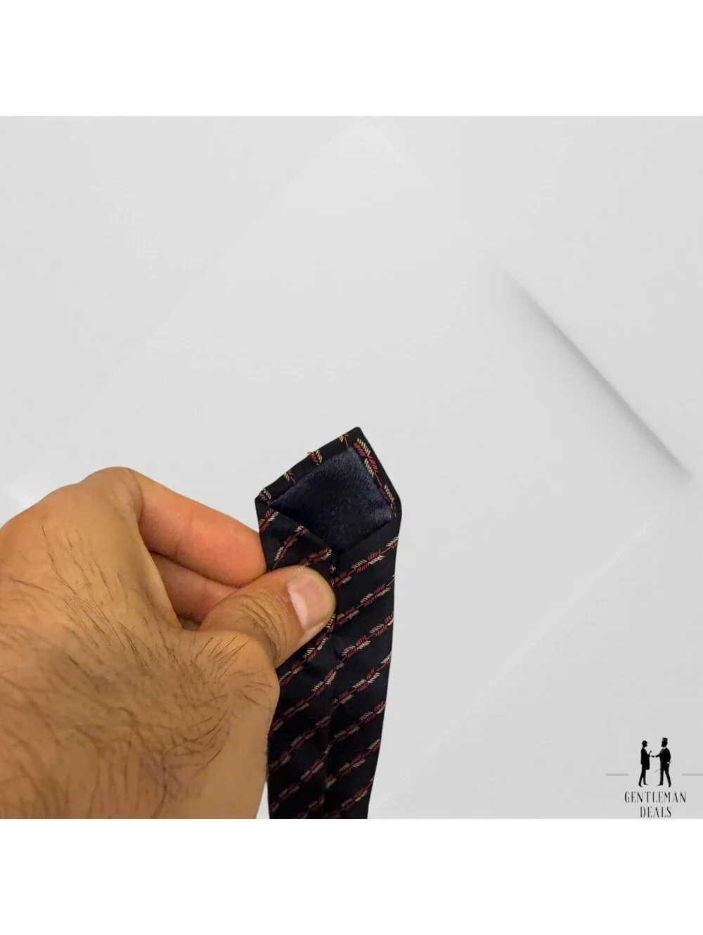 Bijan Beverly Hills Designer Silk Tie With Textured Finish & Stylish Navy 57x3.5